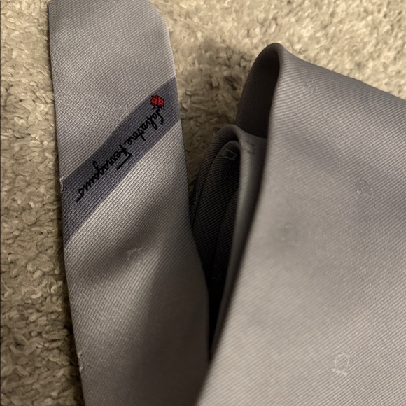 Salvatore Ferragamo Silver Tie with Subtle Pattern - Picture 3 of 6